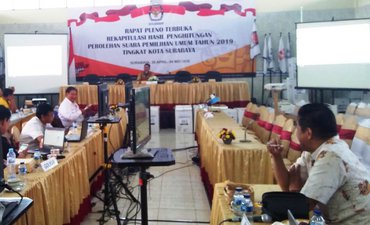 Rekapitulasi Suara di KPU Surabaya Tersisa Tujuh Kecamatan rekapitulasi-suara-di-kpu-surabaya-tersisa-tujuh-kecamatan
