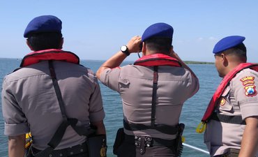Pencarian Korban KM Arim Jaya Meluas ke Perairan Probolinggo pencarian-korban-km-arim-jaya-meluas-ke-perairan-probolinggo
