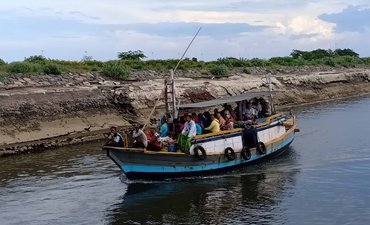 Toron Petolekoran, Tradisi Ramai-ramai Menyeberang ke Pulau Jawa toron-petolekoran-tradisi-ramai-ramai-menyeberang-ke-pulau-jawa