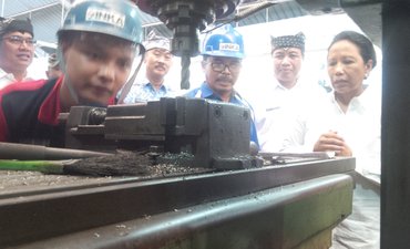 Inka Bangun Pabrik, SMK di Banyuwangi dan Jember Siap Pasok Tenaga Kerja inka-bangun-pabrik-smk-di-banyuwangi-dan-jember-siap-pasok-tenaga-kerja