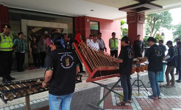 Armuji Usul Pemkot Revisi Perda Larangan Pengamen Jalanan armuji-usul-pemkot-revisi-perda-larangan-pengamen-jalanan