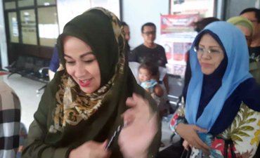 Sederet Artis Era 80-an Kunjungi Ahmad Dhani di Penjara sederet-artis-era-80-an-kunjungi-ahmad-dhani-di-penjara
