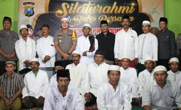 Redam Gejolak, Polres Probolinggo Silaturahmi dengan Pimpinan FPI redam-gejolak-polres-probolinggo-silaturahmi-dengan-pimpinan-fpi