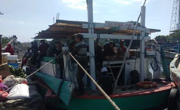 Gelombang Tinggi, Keberangkatan Kapal di Pelabuhan Probolinggo Sempat Tertunda gelombang-tinggi-keberangkatan-kapal-di-pelabuhan-probolinggo-sempat-tertunda