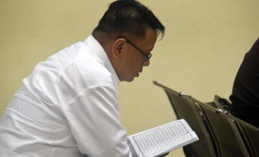 Wisnu Wardhana Mengaji Sebelum Disidang Kasus Korupsi wisnu-wardhana-mengaji-sebelum-disidang-kasus-korupsi