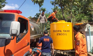 Kekeringan, Lima Kabupaten di Jatim Minta Suplai Air Bersih kekeringan-lima-kabupaten-di-jatim-minta-suplai-air-bersih