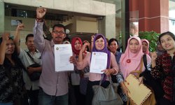 Wali Murid di Surabaya Protes PPDB Sistem Zonasi wali-murid-di-surabaya-protes-ppdb-sistem-zonasi