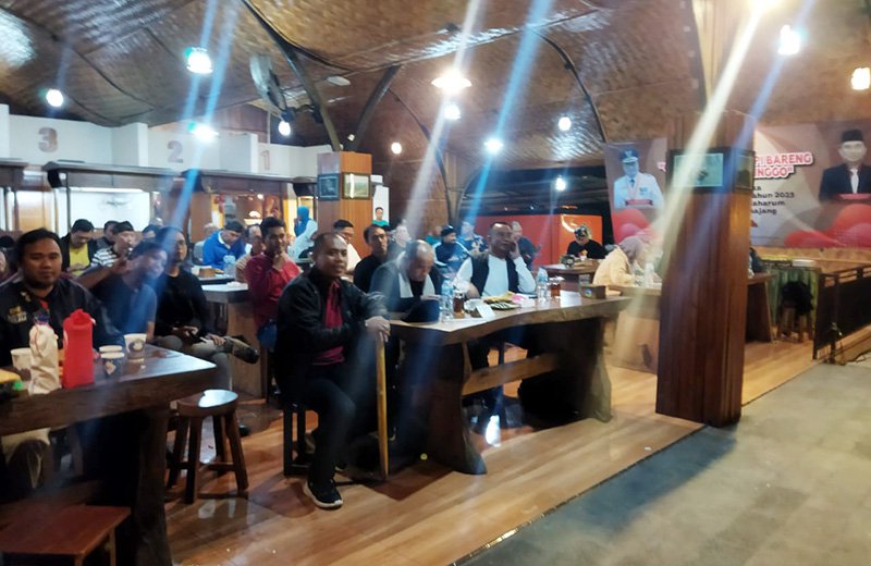 Wartawan Saat Berkumpul Bersama Sekda dan Wabup Probolinggo