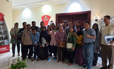 Setelah Dilarang, 16 PKL Kembali Diizinkan Berjualan di KBS setelah-dilarang-16-pkl-kembali-diizinkan-berjualan-di-kbs