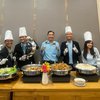 bertema-welcome-our-heroes-pimpinan-aston-mojokerto-layani-staf-makan-siang