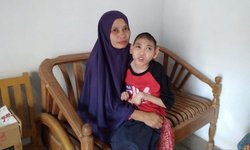 Perjuangan Ibu Untuk Anaknya Penderita Kelumpuhan Otak di Gresik perjuangan-ibu-untuk-anaknya-penderita-kelumpuhan-otak-di-gresik