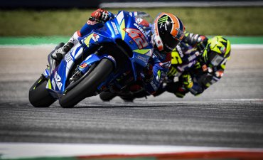 Rins Akui Tekanan Valentino Rossi Membuatnya Tegang rins-akui-tekanan-valentino-rossi-membuatnya-tegang