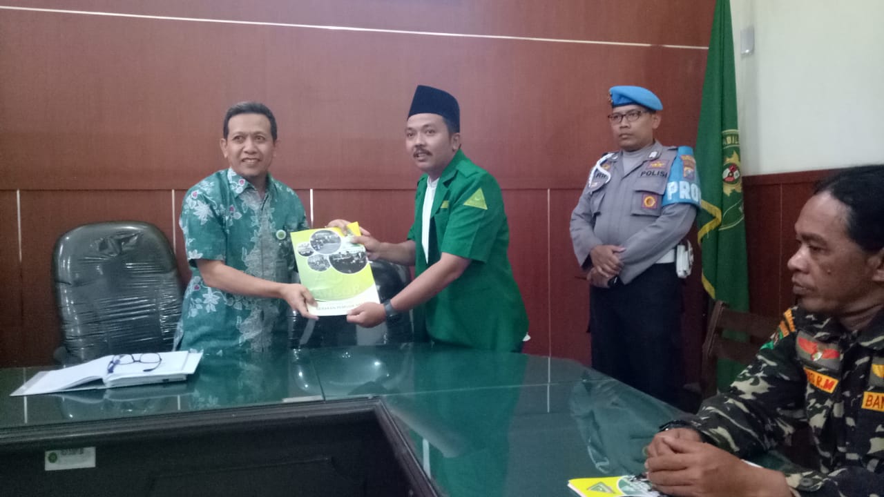 Tolak Prostitusi di Lokalisasi Dolly Jarak Anshor Demo Pengadilan