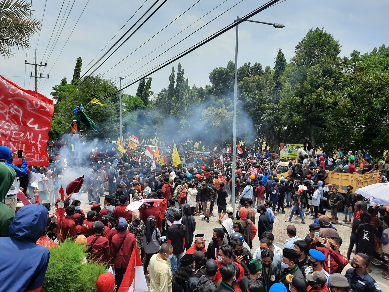 Demo Mahasiswa Tolak Uu Cipta Kerja Di Probolinggo Ricuh