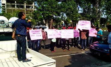 Minta Anggota DPRD Renville Diperiksa Kasus P2SEM Aktivis Demo Kejaksaan minta-anggota-dprd-renville-diperiksa-kasus-p2sem-aktivis-demo-kejaksaan
