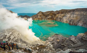 Aktivitas Vulkanik Kawah Ijen Dipantau Dengan Empat Alat Ini aktivitas-vulkanik-kawah-ijen-dipantau-dengan-empat-alat-ini