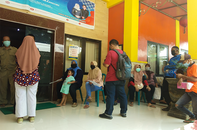 Warga Mojokerto Kembalikan Blt Dinsos Stop Penyaluran Bermasalah