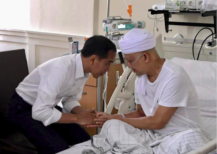 Doa Dari Jokowi dan Prabowo Untuk Arifin Ilham