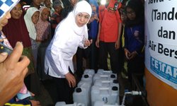 200 Tangki Air Bersih Atasi Desa yang Dilanda Kekeringan di Ponorogo 200-tangki-air-bersih-atasi-desa-yang-dilanda-kekeringan-di-ponorogo