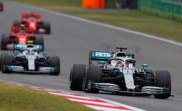 Hamilton Akui Mobil Tahun ini Jauh Lebih Sulit Dikendalikan hamilton-akui-mobil-tahun-ini-jauh-lebih-sulit-dikendalikan