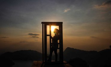 Menikmati Keindahan Telaga Ngebel dari Puncak menikmati-keindahan-telaga-ngebel-dari-puncak