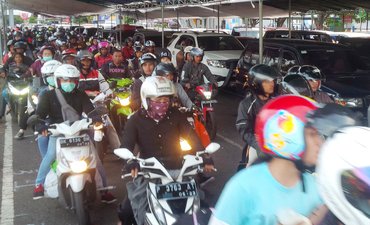 Setengah Juta Pemudik Seberangi Selat Bali Sebelum Lebaran setengah-juta-pemudik-seberangi-selat-bali-sebelum-lebaran