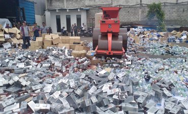 Puluhan Ribu Botol Miras Dimusnahkan Hindari Penyalahgunaan Barang Bukti puluhan-ribu-botol-miras-dimusnahkan-hindari-penyalahgunaan-barang-bukti