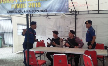 Sidang PHPU Berlangsung di MK, Penjaga KPU Surabaya Ditambah sidang-phpu-berlangsung-di-mk-penjaga-kpu-surabaya-ditambah