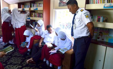 Daop 9 Bagikan Kacamata untuk Siswa SD Probolinggo daop-9-bagikan-kacamata-untuk-siswa-sd-probolinggo