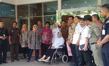 Risma Ucapkan Terima Kasih Doa Warga Surabaya risma-ucapkan-terima-kasih-doa-warga-surabaya