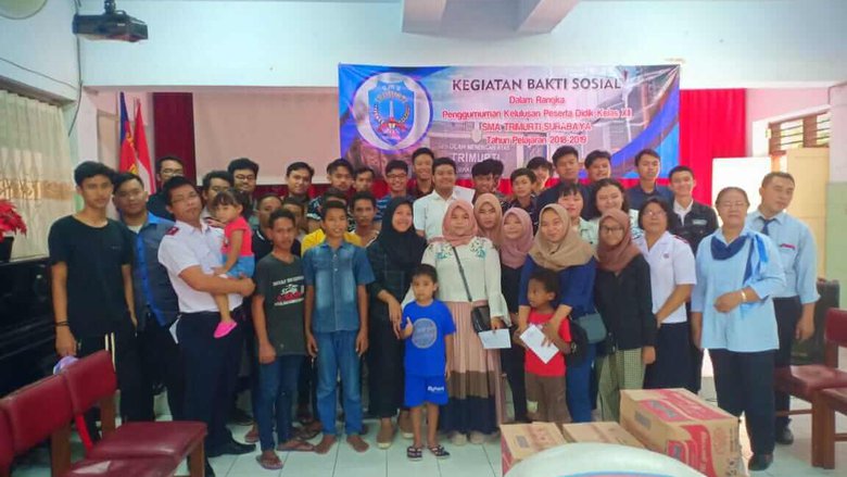 SMA Trimurti Rayakan Kelulusan dengan Baksos Lintas Agama sma-trimurti-rayakan-kelulusan-dengan-baksos-lintas-agama