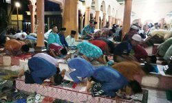 Pesantren di Blitar Rutin Gelar Tarawih Kilat pesantren-di-blitar-rutin-gelar-tarawih-kilat