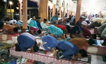 Pesantren di Blitar Rutin Gelar Tarawih Kilat pesantren-di-blitar-rutin-gelar-tarawih-kilat
