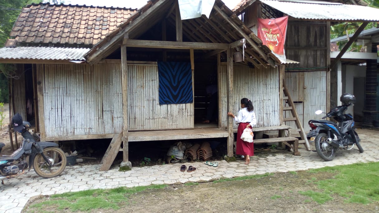 Belasan Warga Ponorogo Jual Harta Benda Hindari Kiamat