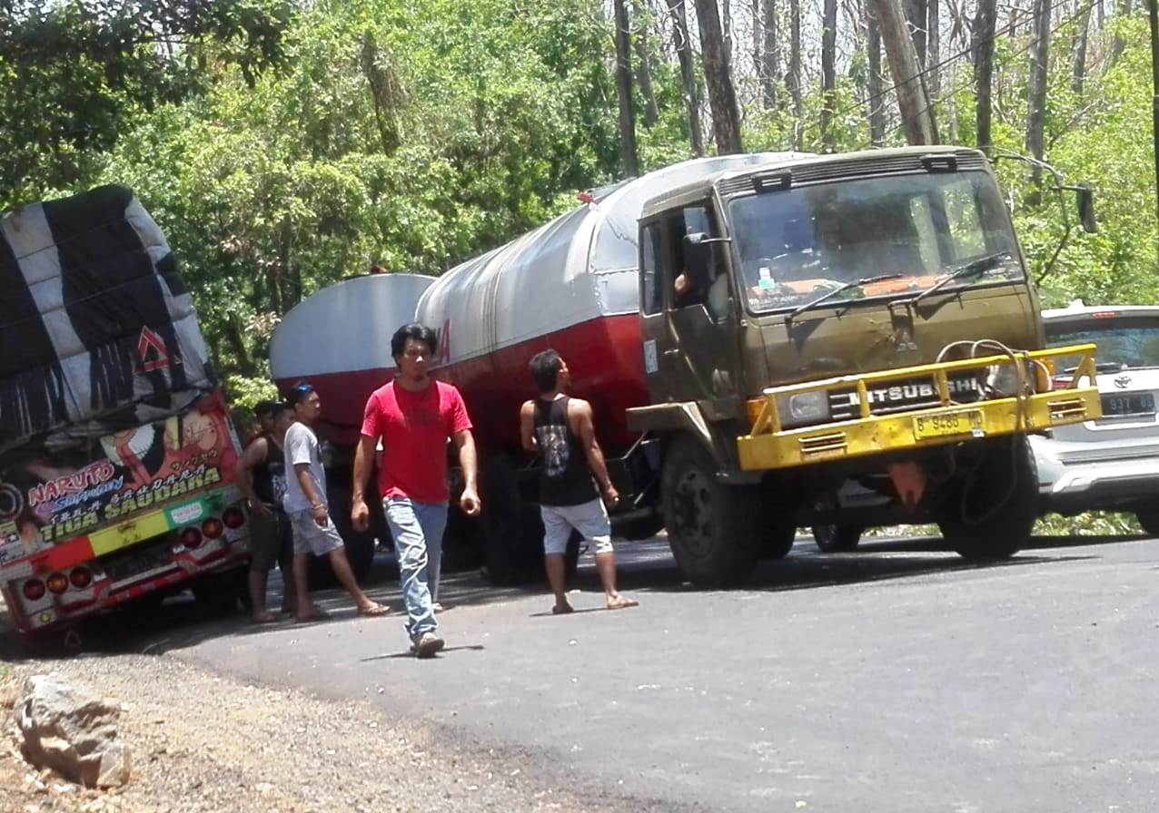 Truk Tangki Mogok Truk Tangki Mogok