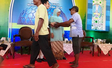 Ingin Salaman Dengan Gubernur Jatim, Tukang Becak Datangi Grahadi ingin-salaman-dengan-gubernur-jatim-tukang-becak-datangi-grahadi
