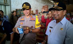 Wabup Ponorogo Temukan Kaleng Susu Rusak dalam Sidak Ramadan wabup-ponorogo-temukan-kaleng-susu-rusak-dalam-sidak-ramadan