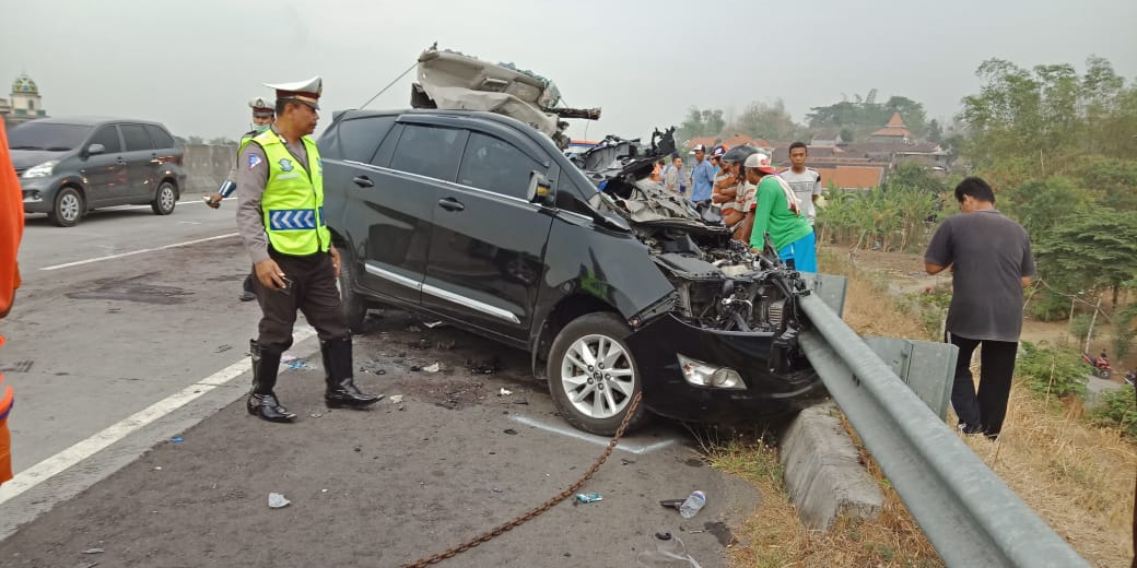Kecelakaan di Tol Gresik, Lima Tewas
