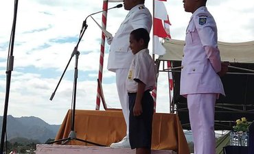 Bocah Panjat Tiang Bendera Dapat Beasiswa Berangkat ke Jakarta bocah-panjat-tiang-bendera-dapat-beasiswa-berangkat-ke-jakarta