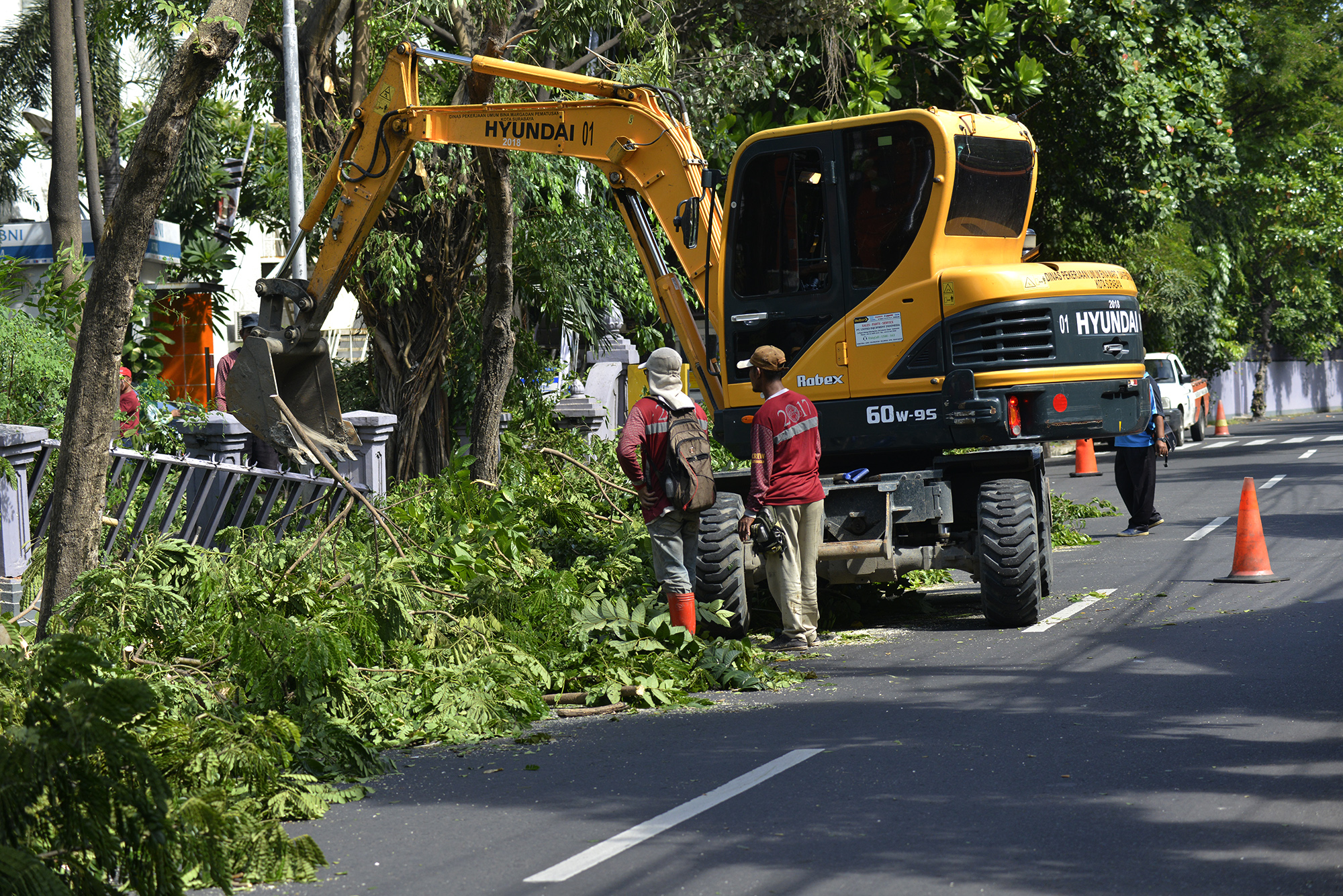 Pemkot Surabaya Perlebar Jalan Simpang Dukuh