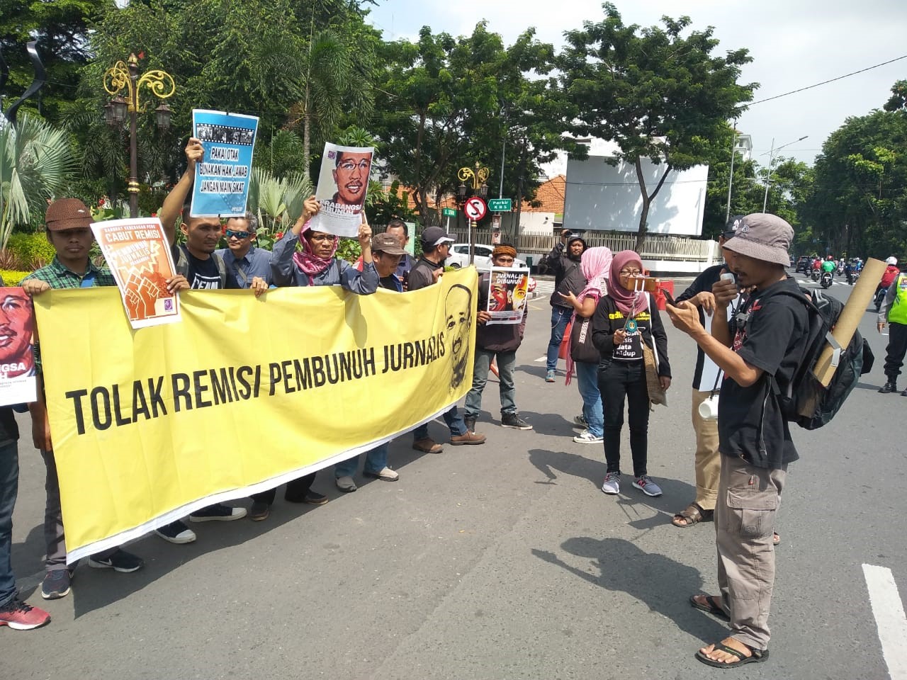 Kunjungan Presiden Jokowi ke Surabaya Disambut Aksi Demo Jurnalis
