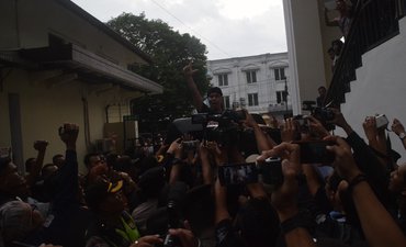 Aksi Berontak Ahmad Dhani Melawan Kekangan Jaksa Pengawal aksi-berontak-ahmad-dhani-melawan-kekangan-jaksa-pengawal