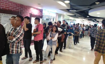 Hari Pertama Masuk Kerja, Permintaan Perpanjangan SIM Membludak  hari-pertama-masuk-kerja-permintaan-perpanjangan-sim-membludak