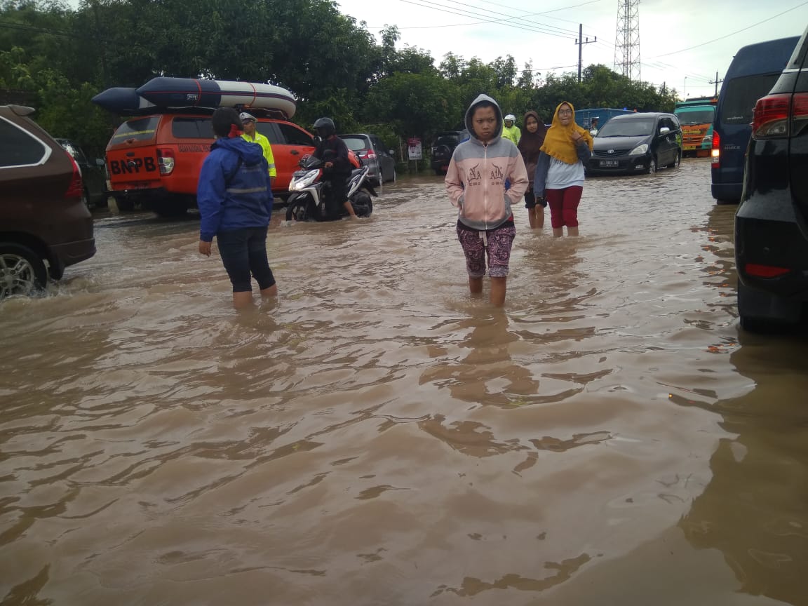 Jalur Arteri Surabaya-Madiun Turut Terhambat Banjir