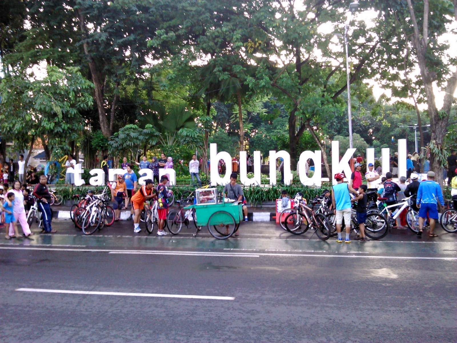 Enam Taman Di Surabaya Ada Taman Lansia Hingga Pelangi
