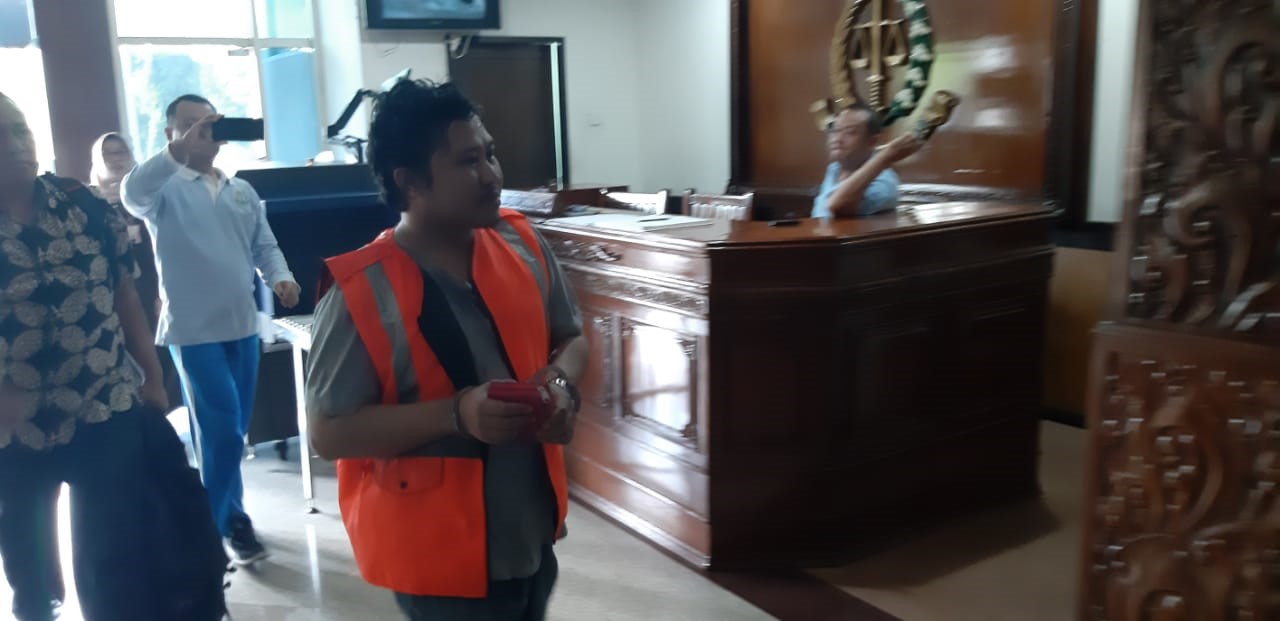 Korupsi, Kasi Perum Bulog Surabaya Ditangkap
