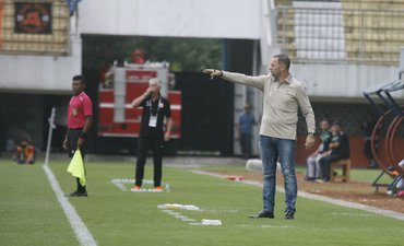 Jamu Persebaya, Dejan Antonic Ingatkan Pemain MU Nikmati Pertandingan jamu-persebaya-dejan-antonic-ingatkan-pemain-mu-nikmati-pertandingan