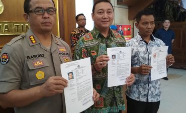 Polisi Amankan Tiga Orang yang Masuk DPO Pembakaran Mapolsek Tambelangan polisi-amankan-tiga-orang-yang-masuk-dpo-pembakaran-mapolsek-tambelangan
