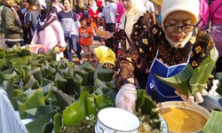 Pertahankan Ikon Kuliner, Pemkot Madiun Gelar Festival Nasi Pecel pertahankan-ikon-kuliner-pemkot-madiun-gelar-festival-nasi-pecel