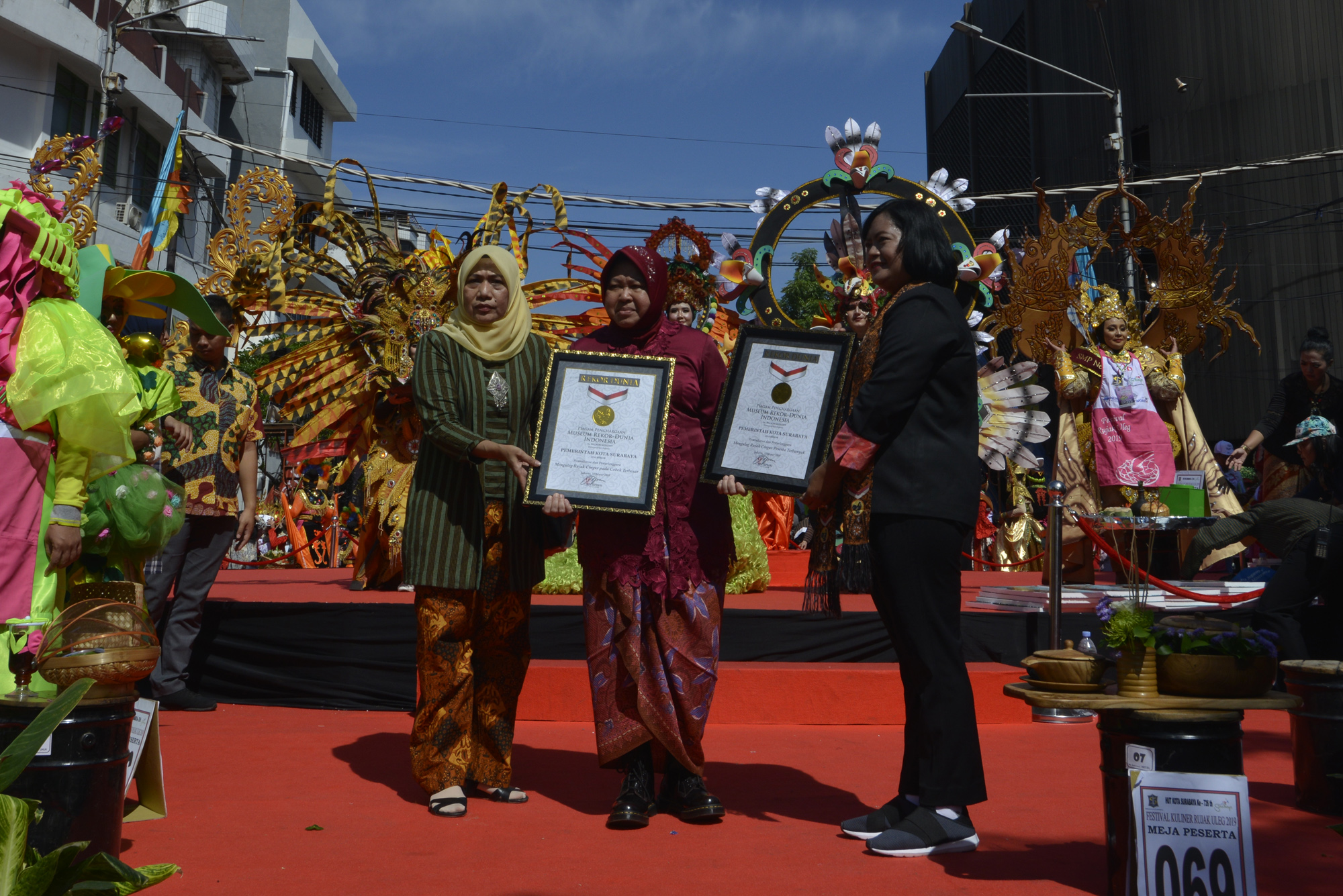 Risma Ingatkan Warga Surabaya Hormati dan Kuatkan Perbedaan